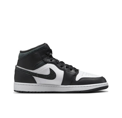 Nike Air Jordan 1  Medium Cut Basketball Shoes