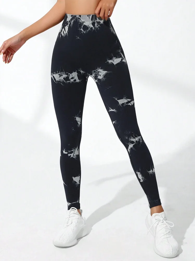 Kvinnors Tie Dye Seamless Leggings med V-rygg och Ruched Design