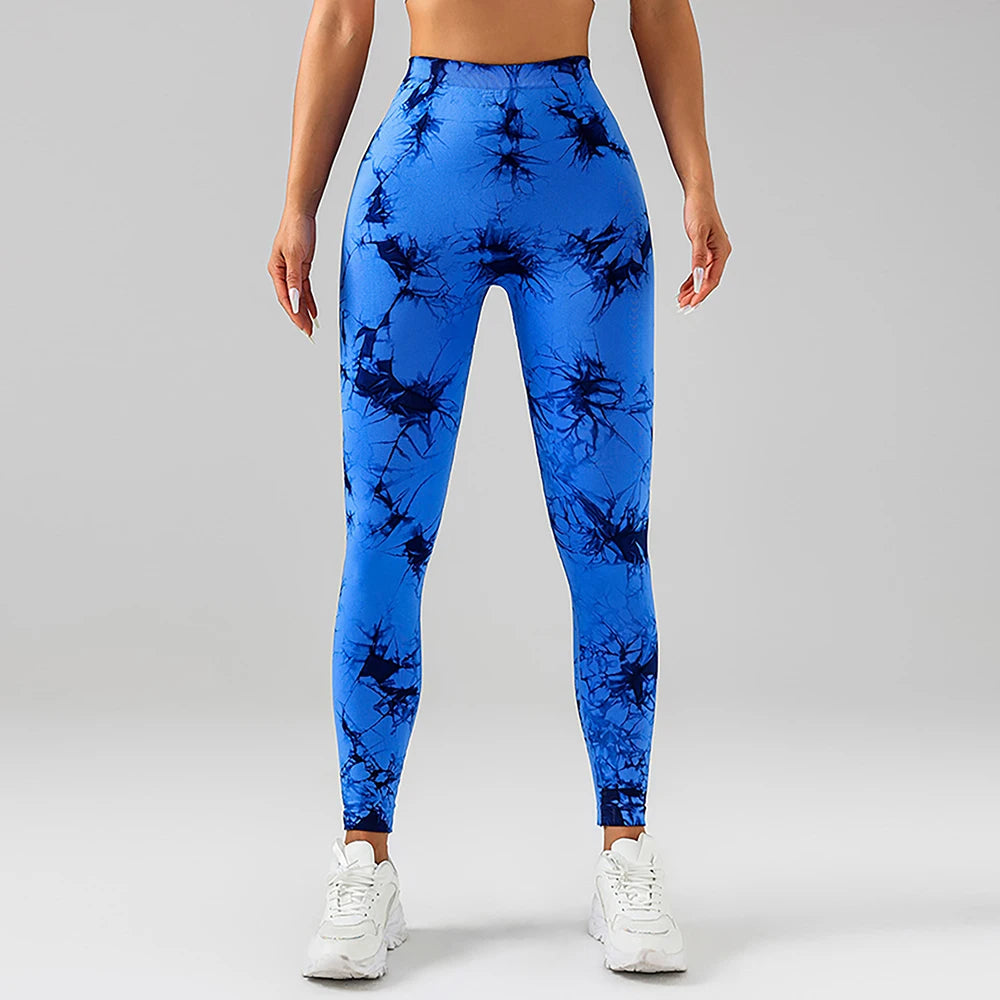 Kvinnors Tie Dye Seamless Leggings med V-rygg och Ruched Design