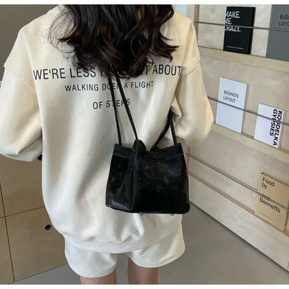 Light Luxury PU Magnetic Buckle Bucket Bag – 2025 Trendy Women's Fashionable Shoulder Bag.