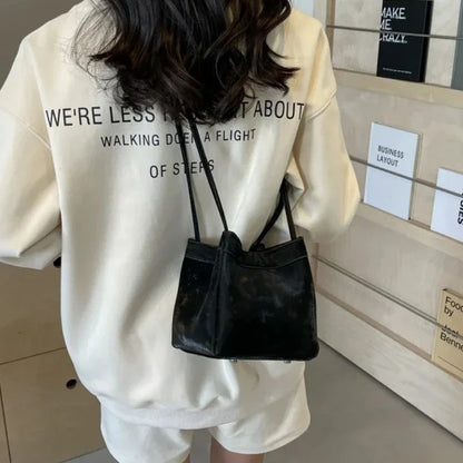 Light Luxury PU Magnetic Buckle Bucket Bag – 2025 Trendy Women's Fashionable Shoulder Bag.