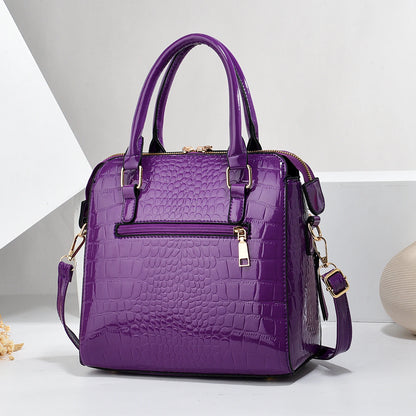 Luxurious Crocodile Tote: Spacious, Elegant, Versatile