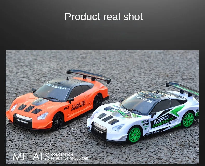 2,4G RC CAR Med LED-ljus 4WD Fjärrkontroll Drift Cars Professionella racingleksaker GTR modell AE86 för barn Julklappar