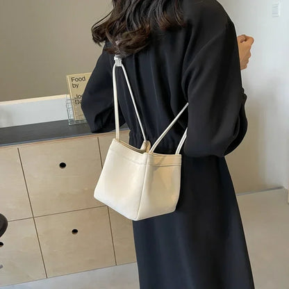 Light Luxury PU Magnetic Buckle Bucket Bag – 2025 Trendy Women's Fashionable Shoulder Bag.